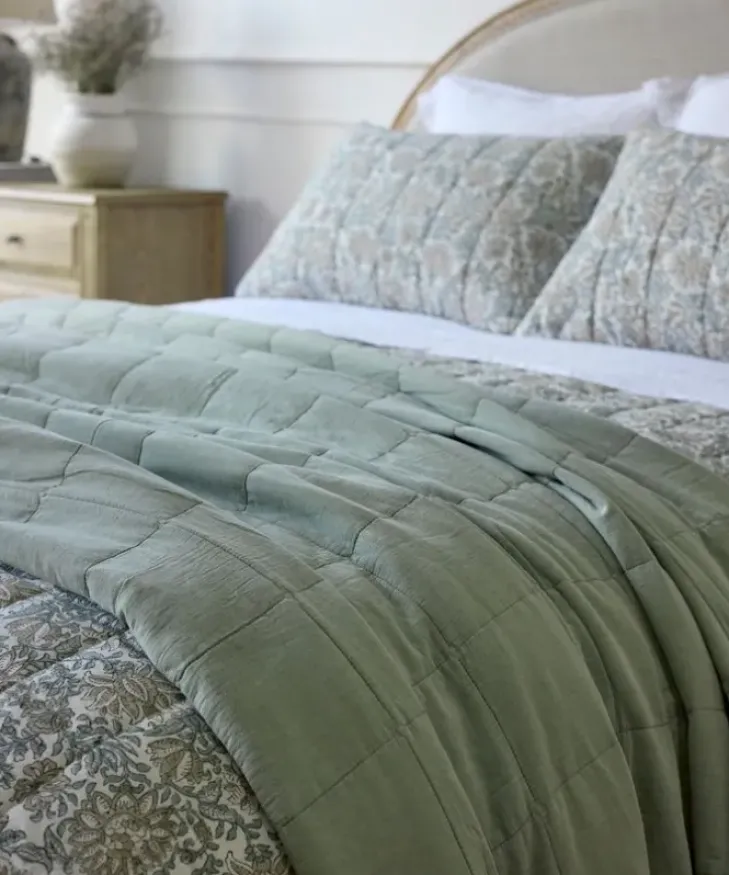 Fashion Freya Quilt Sage Large Bed Linen